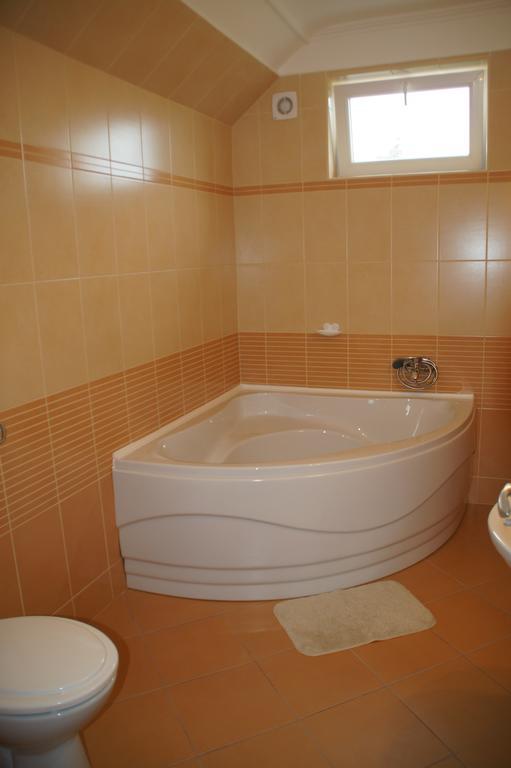 Fonix Apartman Lägenhet Gyula Exteriör bild