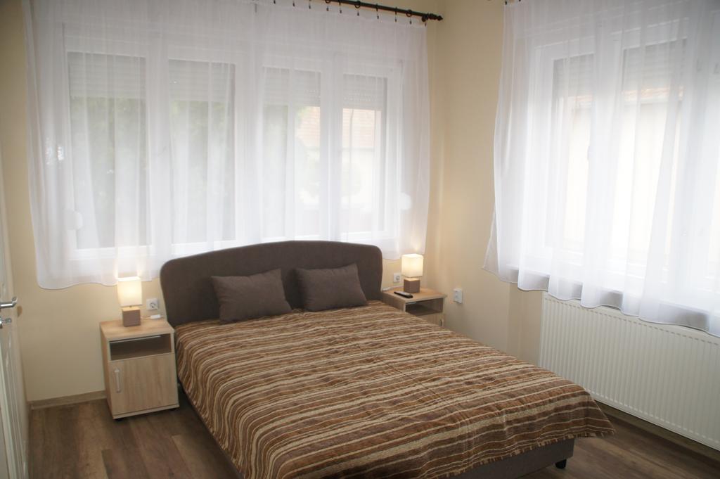 Fonix Apartman Lägenhet Gyula Exteriör bild