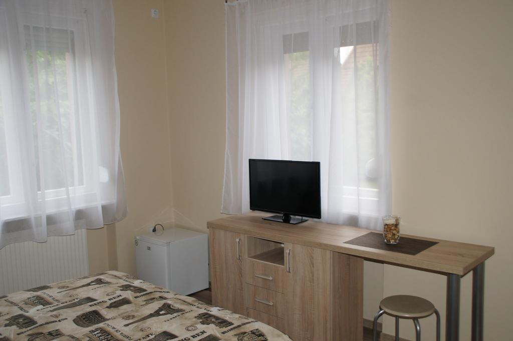Fonix Apartman Lägenhet Gyula Exteriör bild